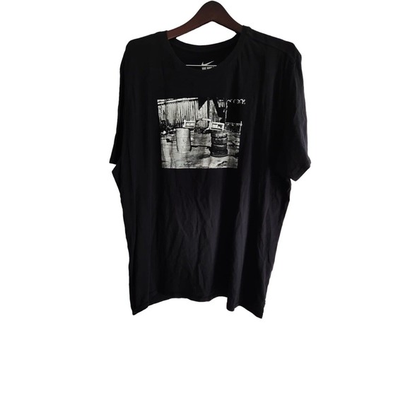 Nike Tee Shirt Men's‎ Size 2XL Black Cotton Short Sleeve Round Neck Regular Fit - Picture 1 of 7